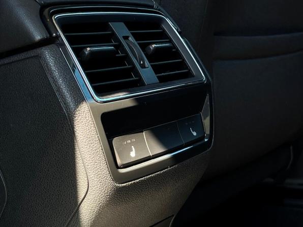 Skoda Karoq I с пробегом 2022 года, цена 2 564 200 рублей, 83371 км, внедорожник, Автокод Объявления