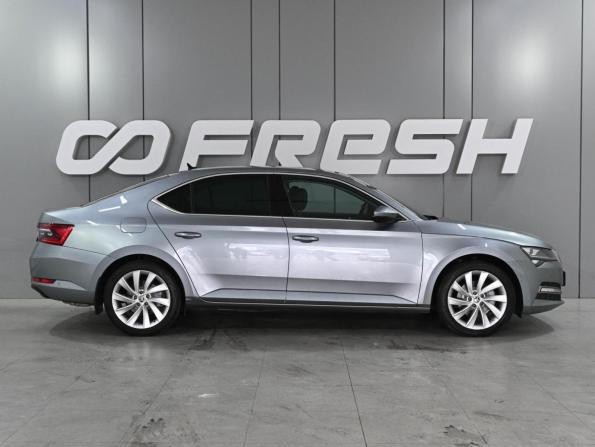 Skoda Superb III Рестайлинг с пробегом 2019 года, цена 2 550 000 рублей, 155743 км, лифтбек, Автокод Объявления