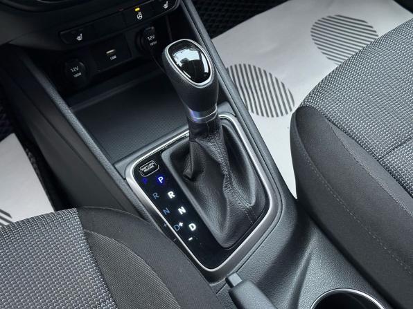 Hyundai Solaris II Рестайлинг с пробегом 2021 года, цена 1 359 000 рублей, 130418 км, седан, Автокод Объявления