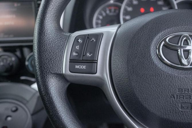 Toyota Ractis II с пробегом 2015 года, цена 1 025 000 рублей, 69800 км, хэтчбек, Автокод Объявления