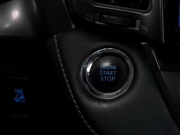 Toyota RAV4 IV (XA40) Рестайлинг с пробегом 2018 года, цена 2 999 000 рублей, 138332 км, внедорожник, Автокод Объявления