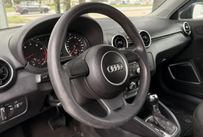 Audi A1 I (8X) с пробегом 2011 года, цена 740 000 рублей, 186301 км, хэтчбек, Автокод Объявления