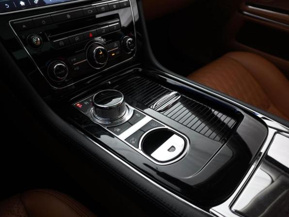 Jaguar XJ IV (X351) Рестайлинг с пробегом 2019 года, цена 3 940 000 рублей, 97620 км, седан, Автокод Объявления