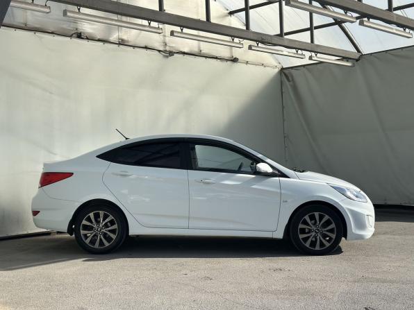 Hyundai Solaris I с пробегом 2014 года, цена 930 000 рублей, 151739 км, седан, Автокод Объявления