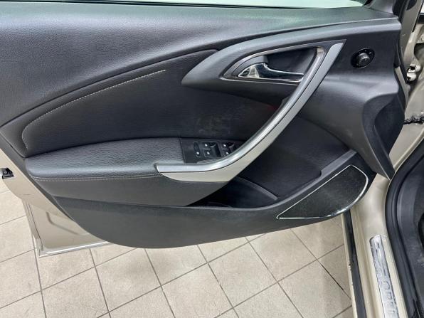 Opel Astra J с пробегом 2012 года, цена 680 000 рублей, 189000 км, хэтчбек, Автокод Объявления