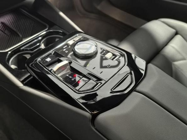 BMW 5 серии VIII (G60/G61/G68) с пробегом 2024 года, цена 7 590 000 рублей, 34654 км, седан, Автокод Объявления