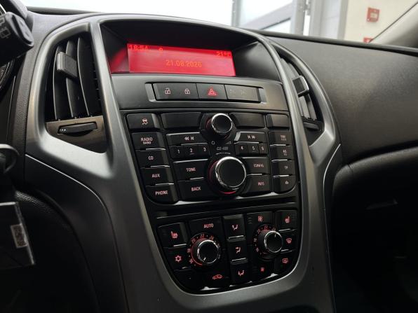 Opel Astra J Рестайлинг с пробегом 2012 года, цена 675 000 рублей, 153246 км, универсал, Автокод Объявления