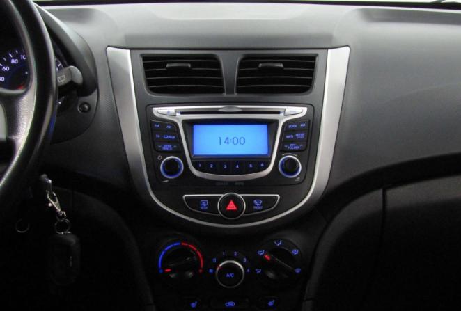 Hyundai Solaris I с пробегом 2014 года, цена 950 000 рублей, 131544 км, хэтчбек, Автокод Объявления