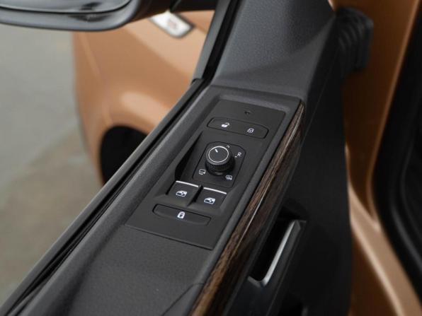 Volkswagen Multivan T6 Рестайлинг с пробегом 2020 года, цена 5 599 000 рублей, 119981 км, минивэн, Автокод Объявления