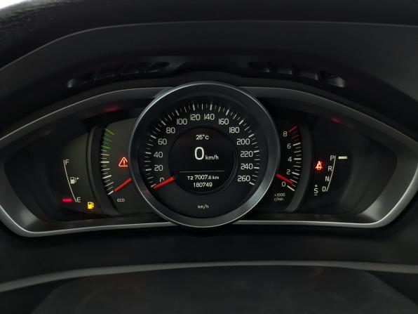 Volvo V40 Cross Country I с пробегом 2013 года, цена 1 251 000 рублей, 180747 км, хэтчбек, Автокод Объявления