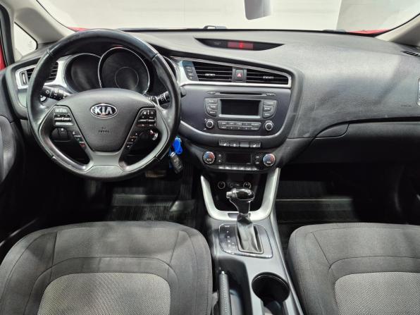 Kia Ceed II Рестайлинг с пробегом 2018 года, цена 1 230 000 рублей, 180000 км, хэтчбек, Автокод Объявления