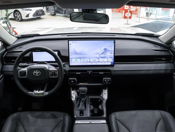 Toyota RAV4 V (XA50) с пробегом 2025 года, цена 4 250 000 рублей, 2109 км, внедорожник, Автокод Объявления