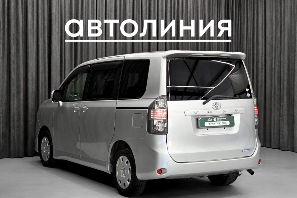 Toyota Voxy II (R70) Красноярск  - изображение 6