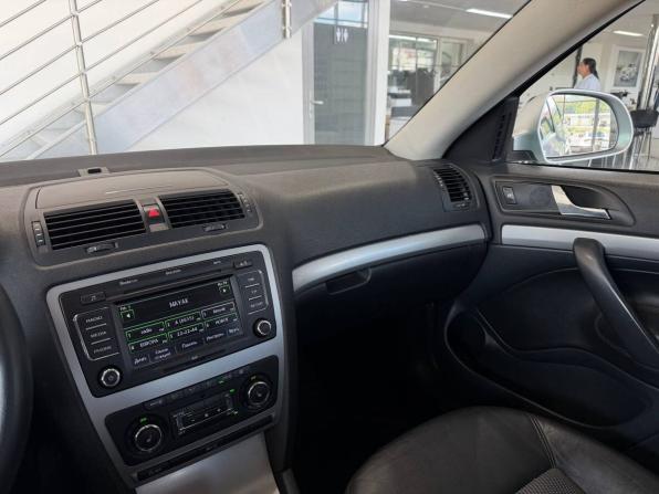 Skoda Octavia II (A5) Рестайлинг с пробегом 2013 года, цена 789 900 рублей, 265987 км, лифтбек, Автокод Объявления
