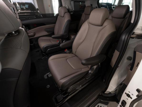Kia Carnival IV Рестайлинг с пробегом 2025 года, цена 5 700 000 рублей, 9950 км, минивэн, Автокод Объявления