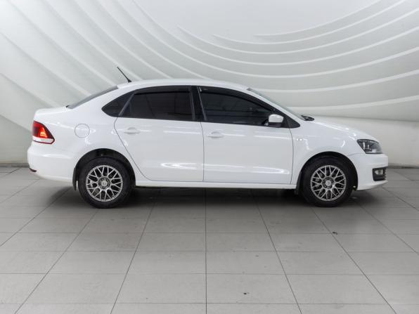 Volkswagen Polo V Рестайлинг с пробегом 2016 года, цена 1 081 000 рублей, 88000 км, седан, Автокод Объявления