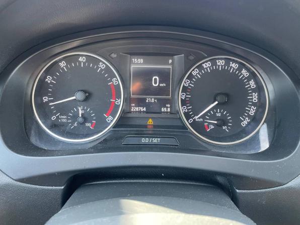 Skoda Rapid I с пробегом 2015 года, цена 889 000 рублей, 228000 км, лифтбек, Автокод Объявления