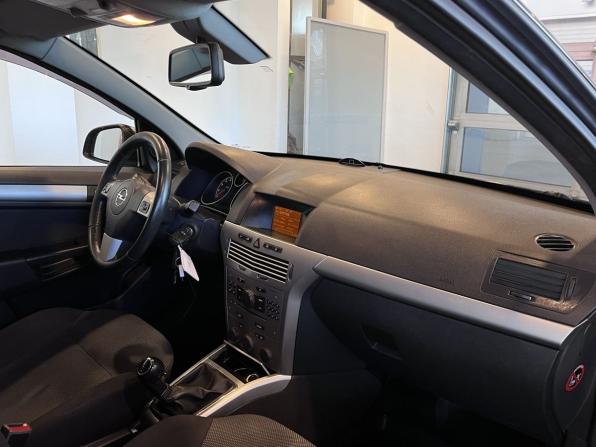 Opel Astra H Рестайлинг с пробегом 2012 года, цена 510 000 рублей, 243716 км, седан, Автокод Объявления