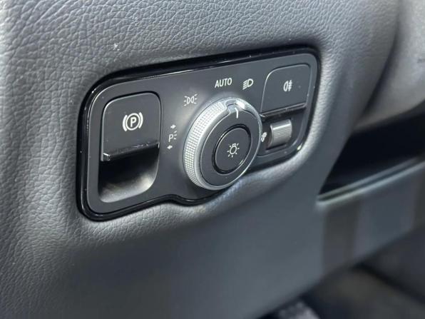 Mercedes-Benz V-Класс III (W447) Рестайлинг 2 с пробегом 2024 года, цена 12 990 000 рублей, 38256 км, минивэн, Автокод Объявления