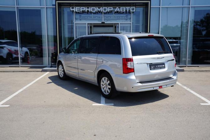 Chrysler Town &amp; Country V Рестайлинг с пробегом 2011 года, цена 999 999 рублей, 304000 км, минивэн, Автокод Объявления