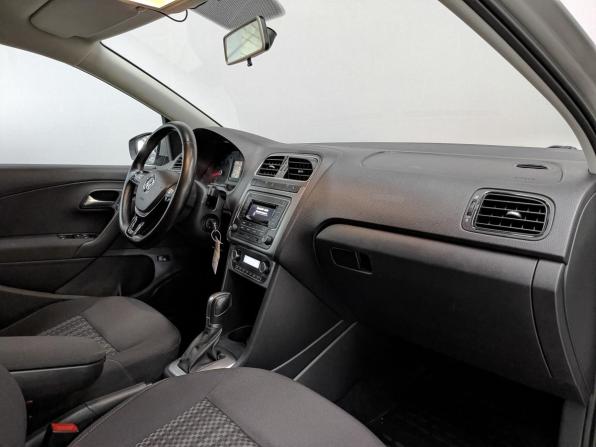 Volkswagen Polo V Рестайлинг с пробегом 2018 года, цена 1 310 000 рублей, 74114 км, седан, Автокод Объявления