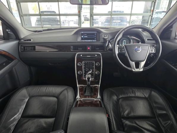 Volvo V70 III Рестайлинг с пробегом 2013 года, цена 1 000 000 рублей, 145115 км, универсал, Автокод Объявления
