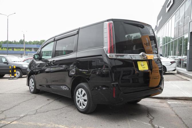 Toyota Noah III (R80) Рестайлинг с пробегом 2018 года, цена 1 987 000 рублей, 128600 км, минивэн, Автокод Объявления