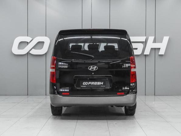 Hyundai H-1 II с пробегом 2010 года, цена 1 520 000 рублей, 247864 км, минивэн, Автокод Объявления
