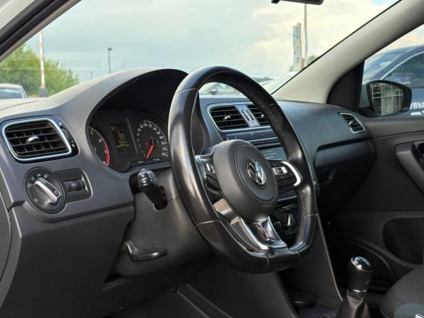 Volkswagen Polo V Рестайлинг с пробегом 2020 года, цена 1 460 000 рублей, 76668 км, седан, Автокод Объявления