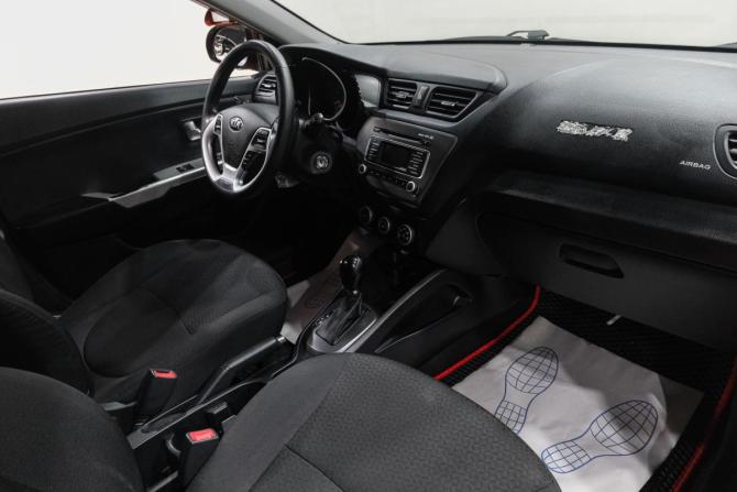 Kia Rio III Рестайлинг с пробегом 2015 года, цена 999 000 рублей, 202000 км, хэтчбек, Автокод Объявления