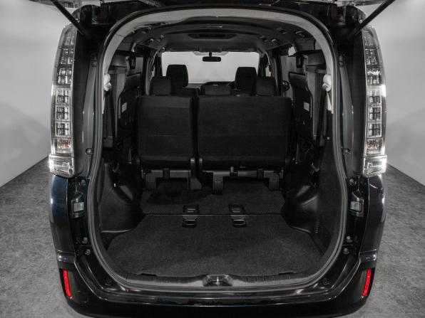 Toyota Voxy III (R80) с пробегом 2014 года, цена 1 699 500 рублей, 203214 км, минивэн, Автокод Объявления