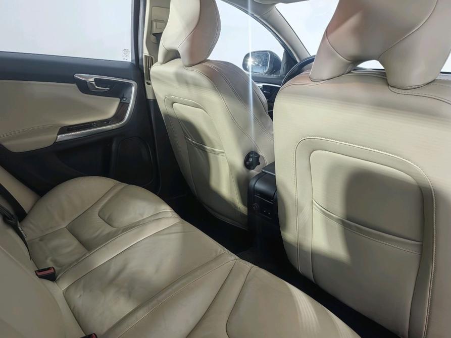 Volvo S60 II Рестайлинг Санкт-Петербург  - изображение 23