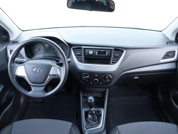 Hyundai Solaris II с пробегом 2017 года, цена 880 000 рублей, 137154 км, седан, Автокод Объявления