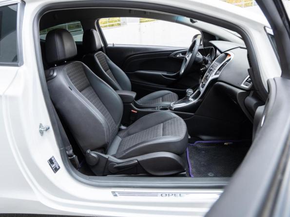 Opel Astra J Рестайлинг с пробегом 2014 года, цена 767 000 рублей, 231704 км, хэтчбек, Автокод Объявления