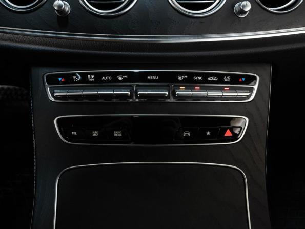 Mercedes-Benz E-Класс V (W213 S213 C238) Рестайлинг с пробегом 2021 года, цена 4 982 000 рублей, 52917 км, седан, Автокод Объявления