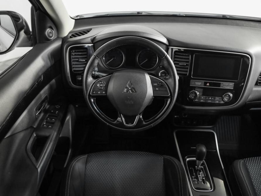 Mitsubishi Outlander III Рестайлинг 3 Санкт-Петербург  - изображение 12