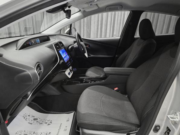 Toyota Prius IV Рестайлинг (XW50) с пробегом 2018 года, цена 1 750 000 рублей, 84000 км, лифтбек, Автокод Объявления