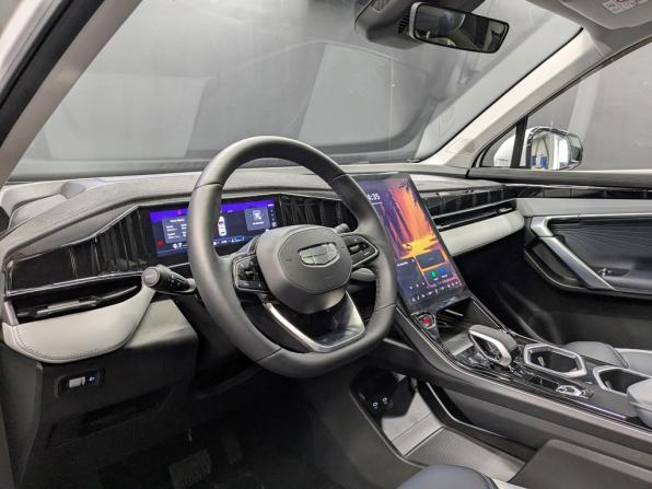 Geely Atlas II с пробегом 2025 года, цена 3 330 000 рублей, 2623 км, внедорожник, Автокод Объявления