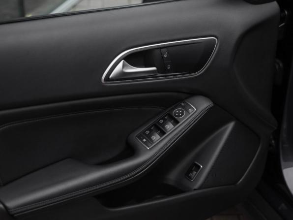 Mercedes-Benz GLA I (X156) Рестайлинг с пробегом 2019 года, цена 2 369 000 рублей, 82591 км, внедорожник, Автокод Объявления