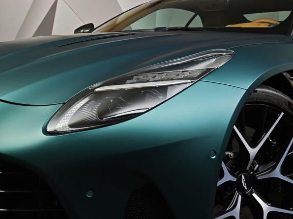 Aston Martin DB12 с пробегом 2024 года, цена 55 000 000 рублей, 2405 км, кабриолет, Автокод Объявления