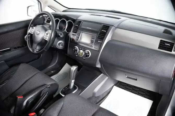 Nissan Tiida I Рестайлинг с пробегом 2013 года, цена 699 000 рублей, 285456 км, хэтчбек, Автокод Объявления