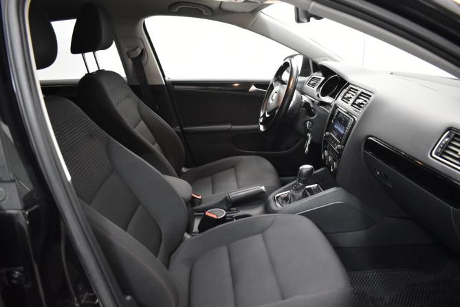 Volkswagen Jetta VI Рестайлинг с пробегом 2018 года, цена 1 395 000 рублей, 156692 км, седан, Автокод Объявления