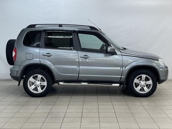 Chevrolet Niva I Рестайлинг с пробегом 2015 года, цена 699 000 рублей, 130910 км, внедорожник, Автокод Объявления