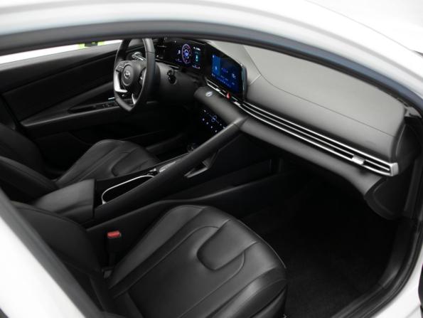 Hyundai Elantra VII (CN7) с пробегом 2022 года, цена 2 190 000 рублей, 55838 км, седан, Автокод Объявления