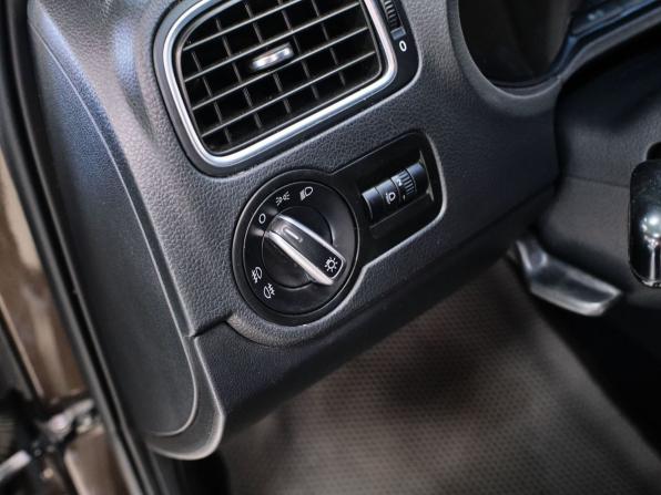 Volkswagen Polo V Рестайлинг с пробегом 2015 года, цена 1 020 000 рублей, 116687 км, седан, Автокод Объявления