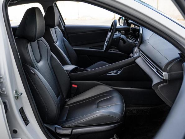 Hyundai Elantra VII (CN7) Рестайлинг с пробегом 2023 года, цена 2 089 000 рублей, 48671 км, седан, Автокод Объявления