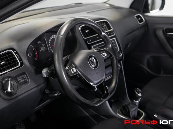 Volkswagen Polo V Рестайлинг с пробегом 2017 года, цена 888 000 рублей, 168560 км, седан, Автокод Объявления