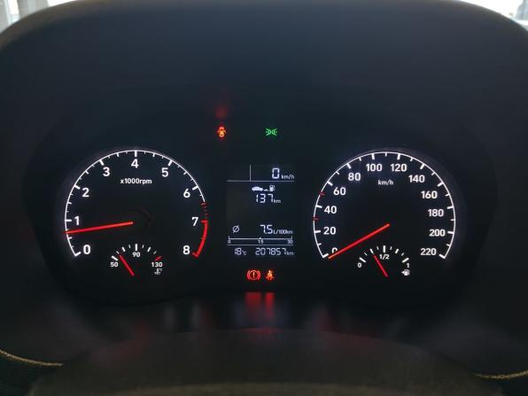 Hyundai Solaris II с пробегом 2017 года, цена 910 000 рублей, 207860 км, седан, Автокод Объявления