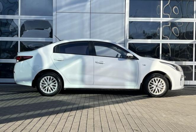 Kia Rio IV с пробегом 2018 года, цена 1 380 000 рублей, 68159 км, седан, Автокод Объявления