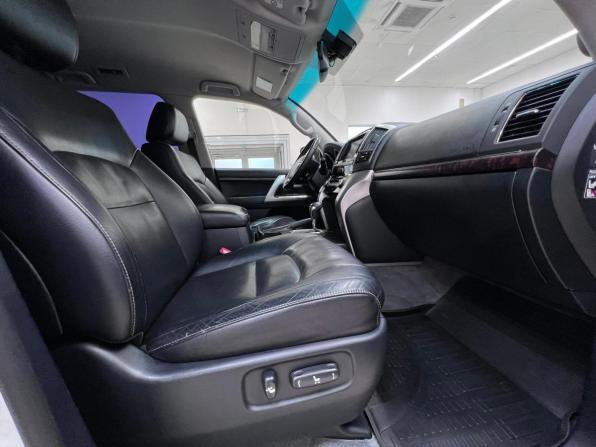 Toyota Land Cruiser 200 Series Рестайлинг 1 с пробегом 2012 года, цена 3 350 000 рублей, 299710 км, внедорожник, Автокод Объявления